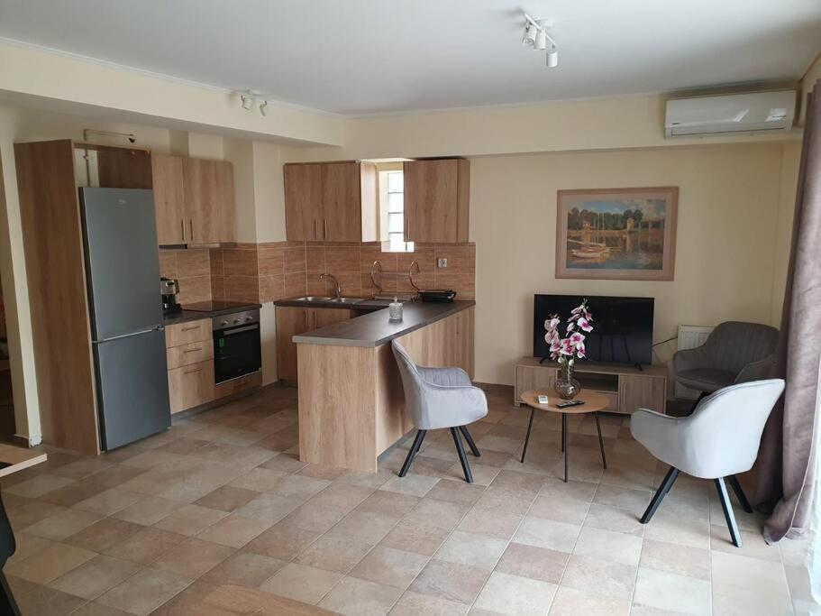 Apartamento Lux & Style 75Sqm With Private Parking In Atenas Exterior foto